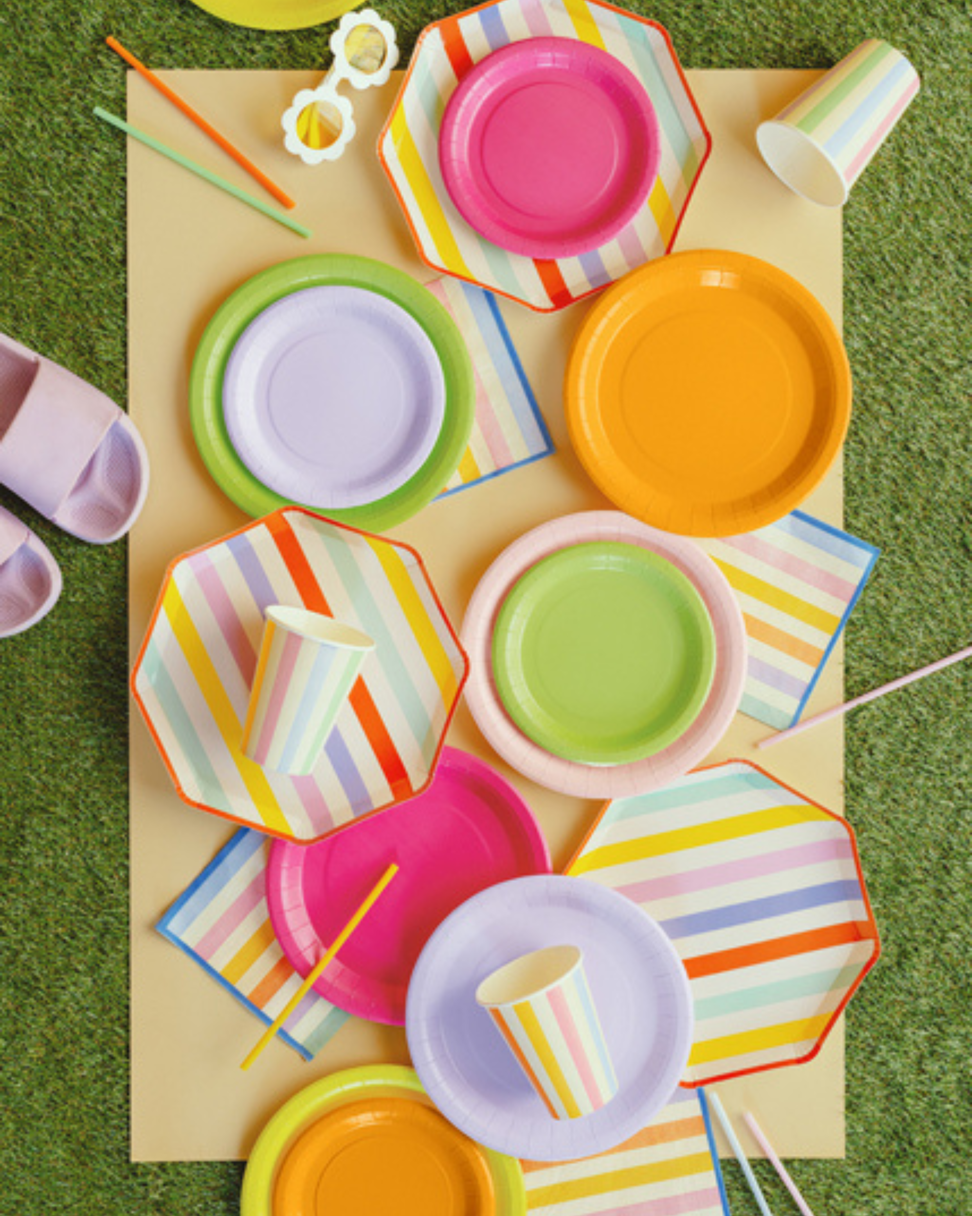 Set de 6 pahare din hârtie cu dungi colorate
