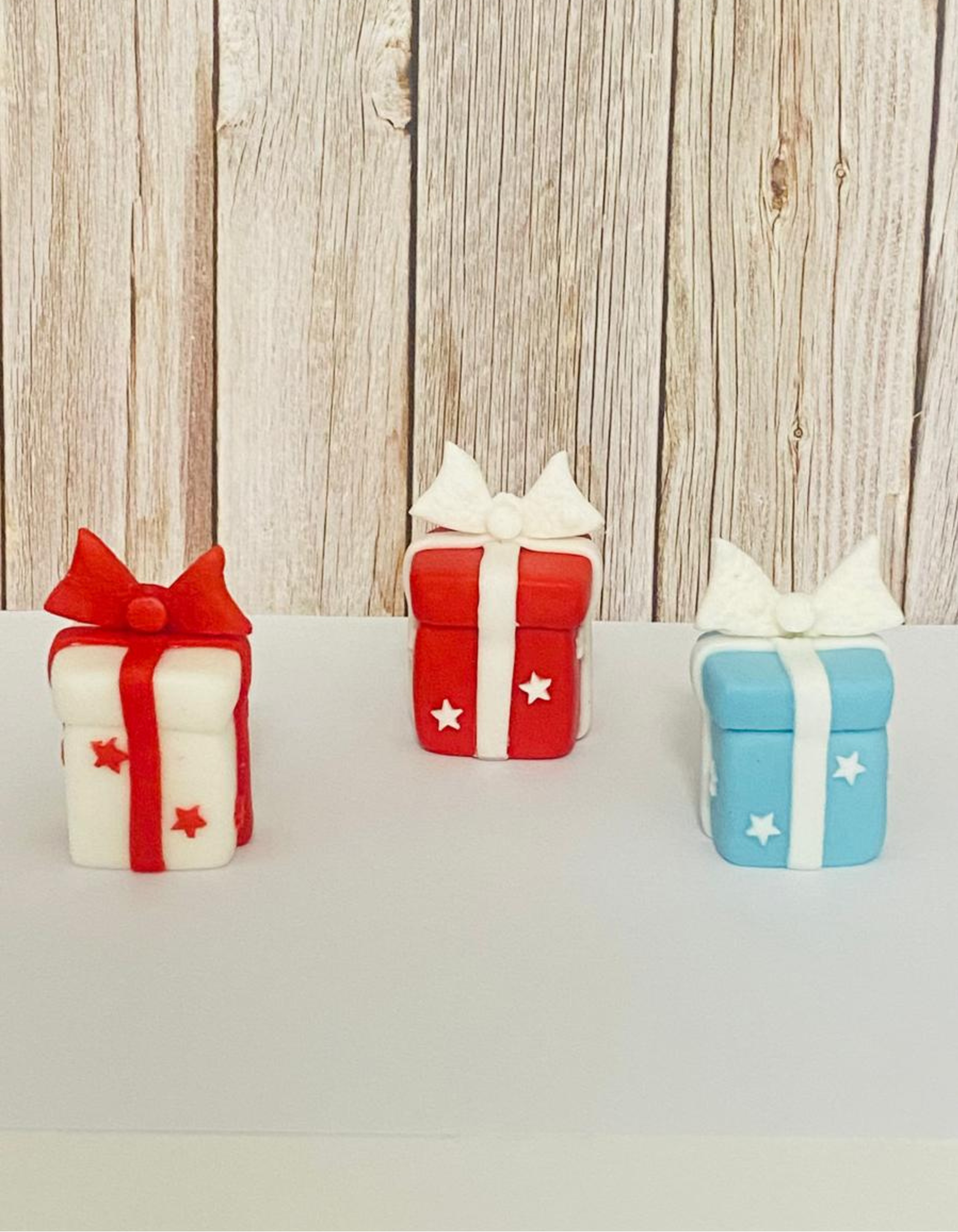 Set Figurine pentru tort - 3 cadouri de Crăciun