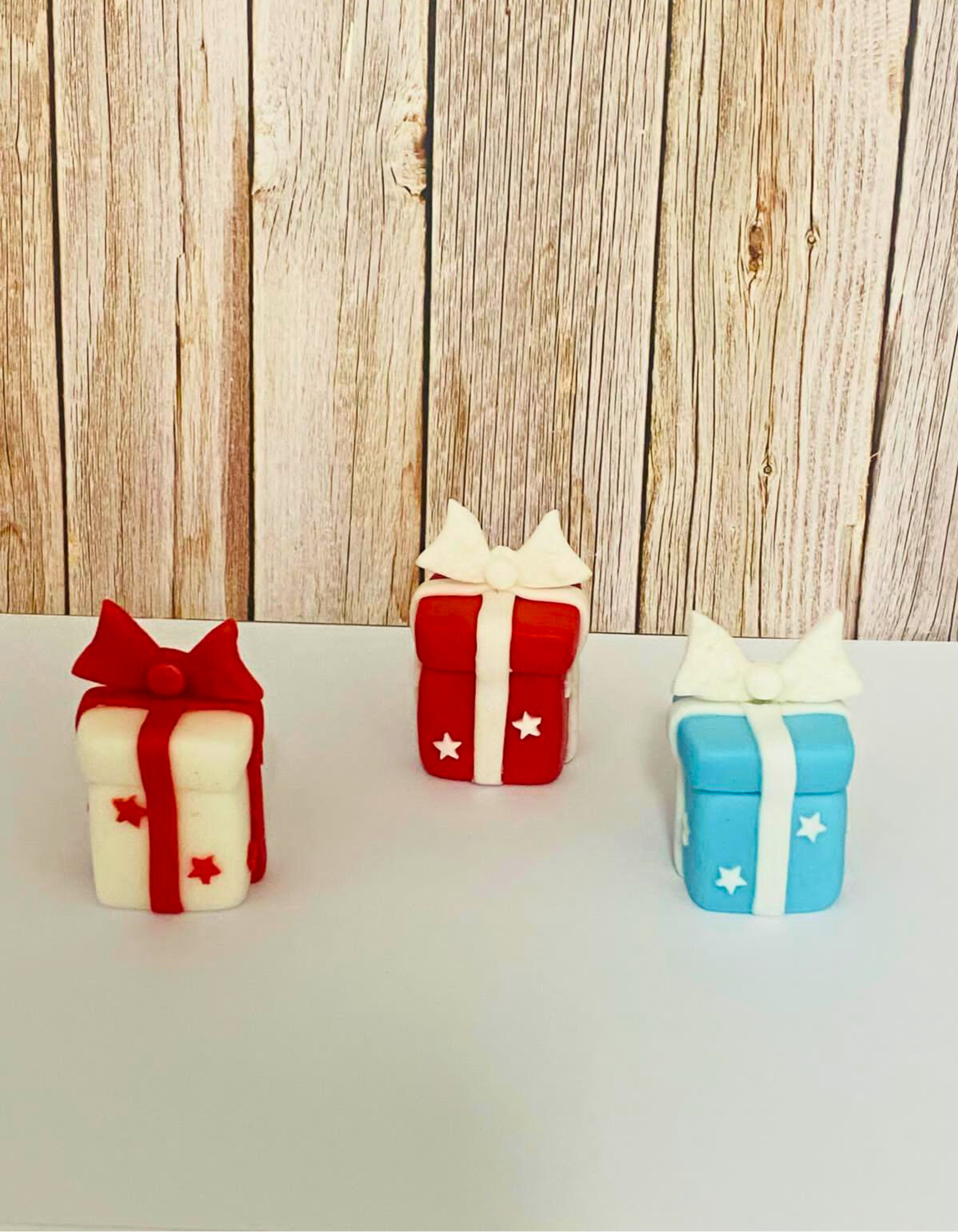 Set Figurine pentru tort - 3 cadouri de Crăciun