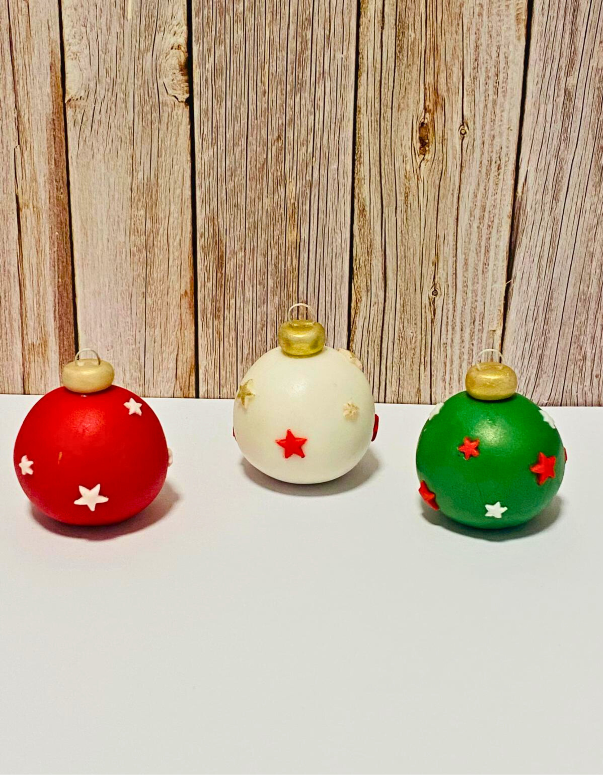 Set Figurine pentru tort - 3 globuri de Crăciun