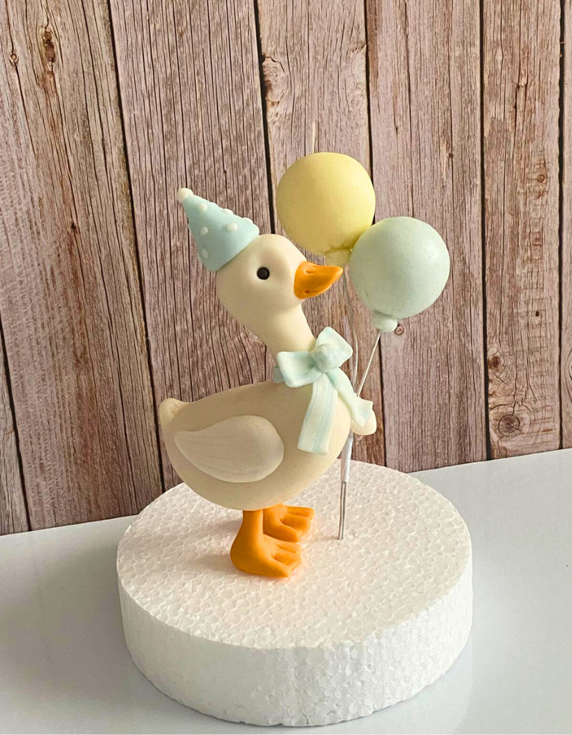 Figurina pentru tort in forma de ratusca baietel