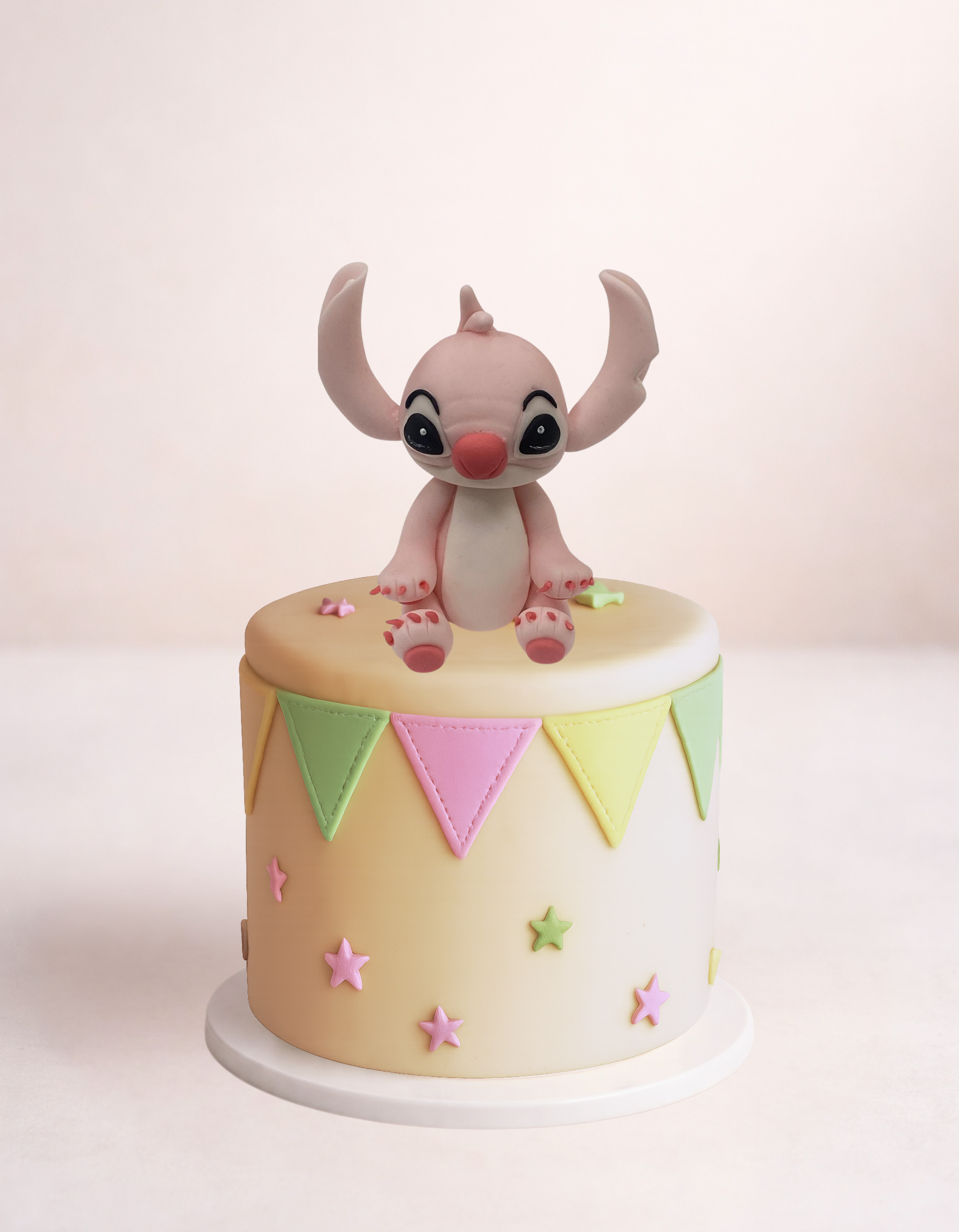 Figurina pentru tort din pasta de zahar in forma de Angel Stitch