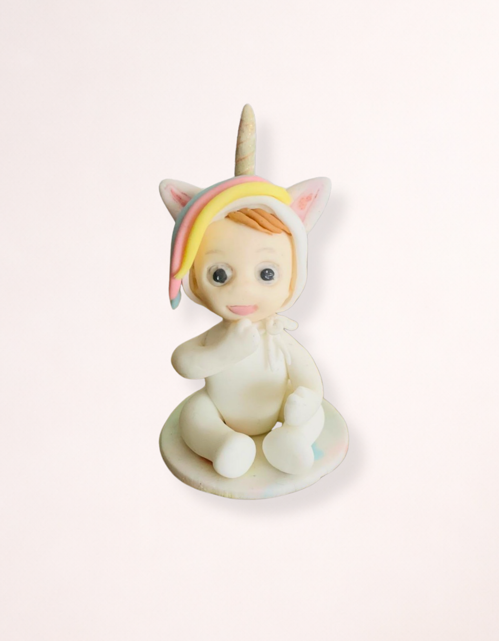 Figurină tort în formă de Bebeluș unicorn, realizată manual din pastă de zahăr