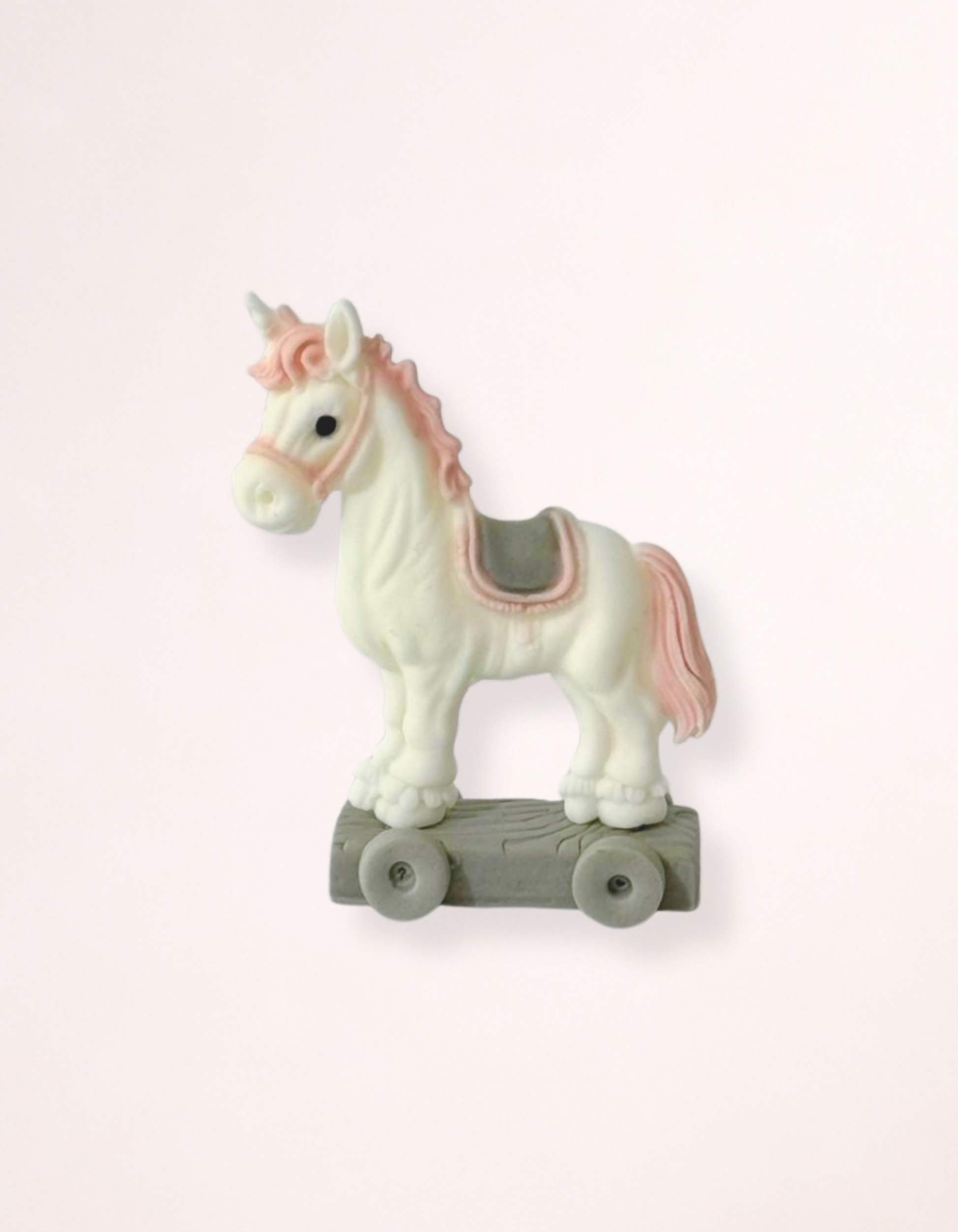 Figurina pentru tort din pasta de zahar in forma de calut