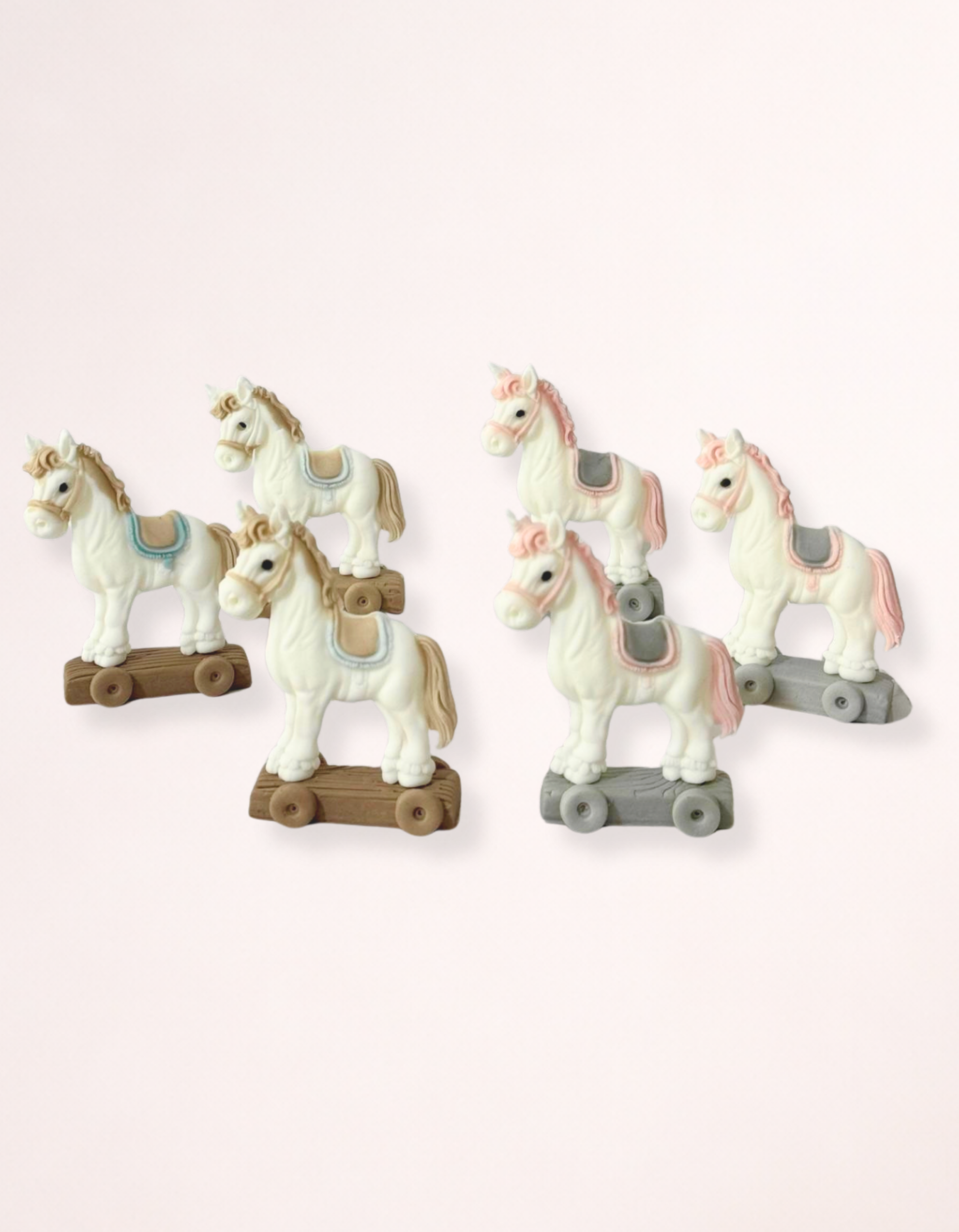 Figurina pentru tort din pasta de zahar in forma de calut