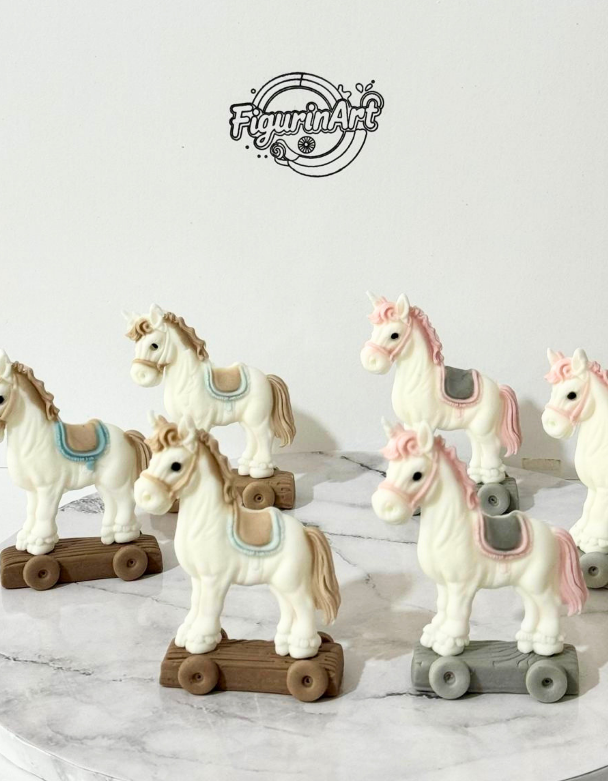 Figurina pentru tort din pasta de zahar in forma de calut