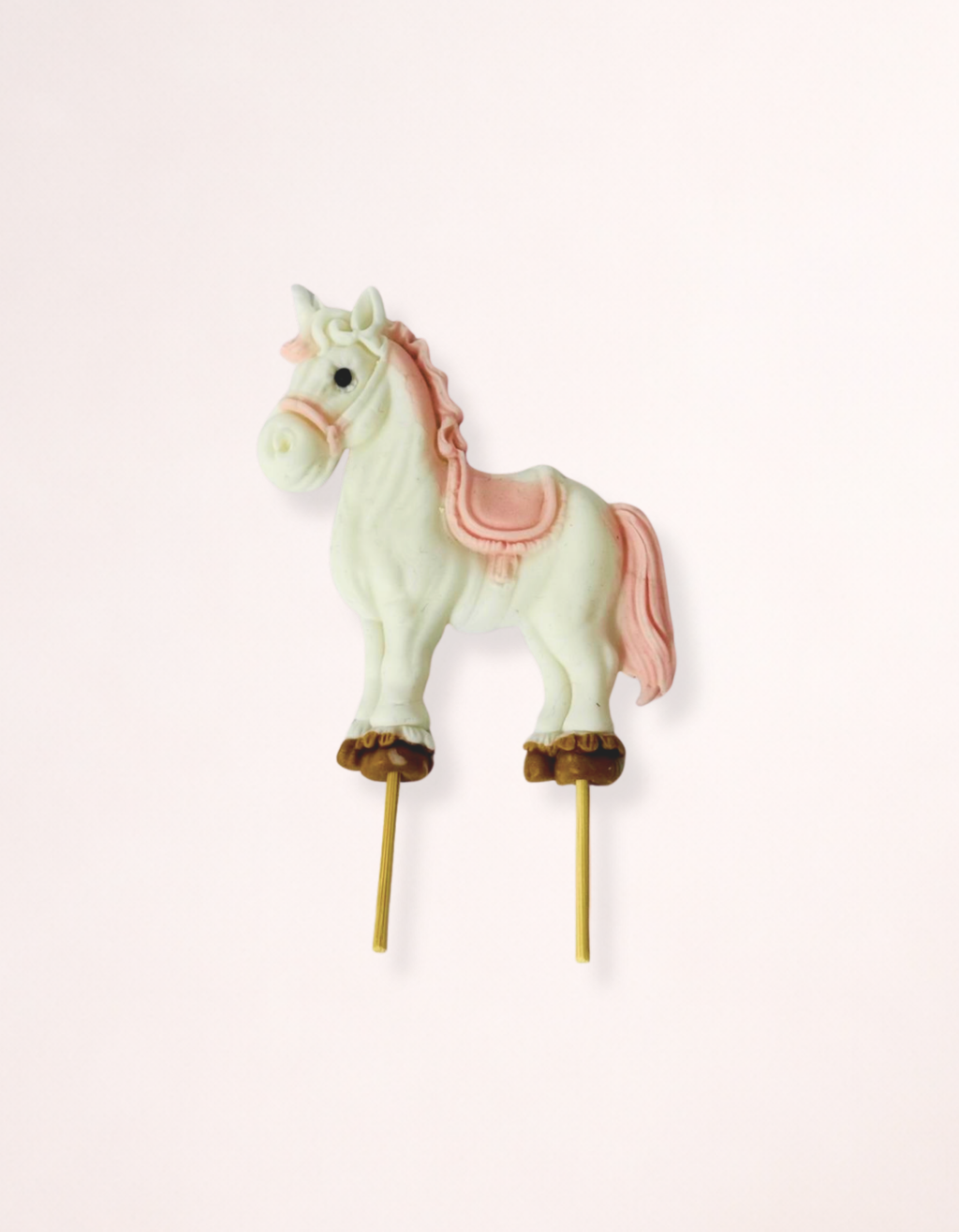 Figurina pentru tort din pasta de zahar in forma de calut