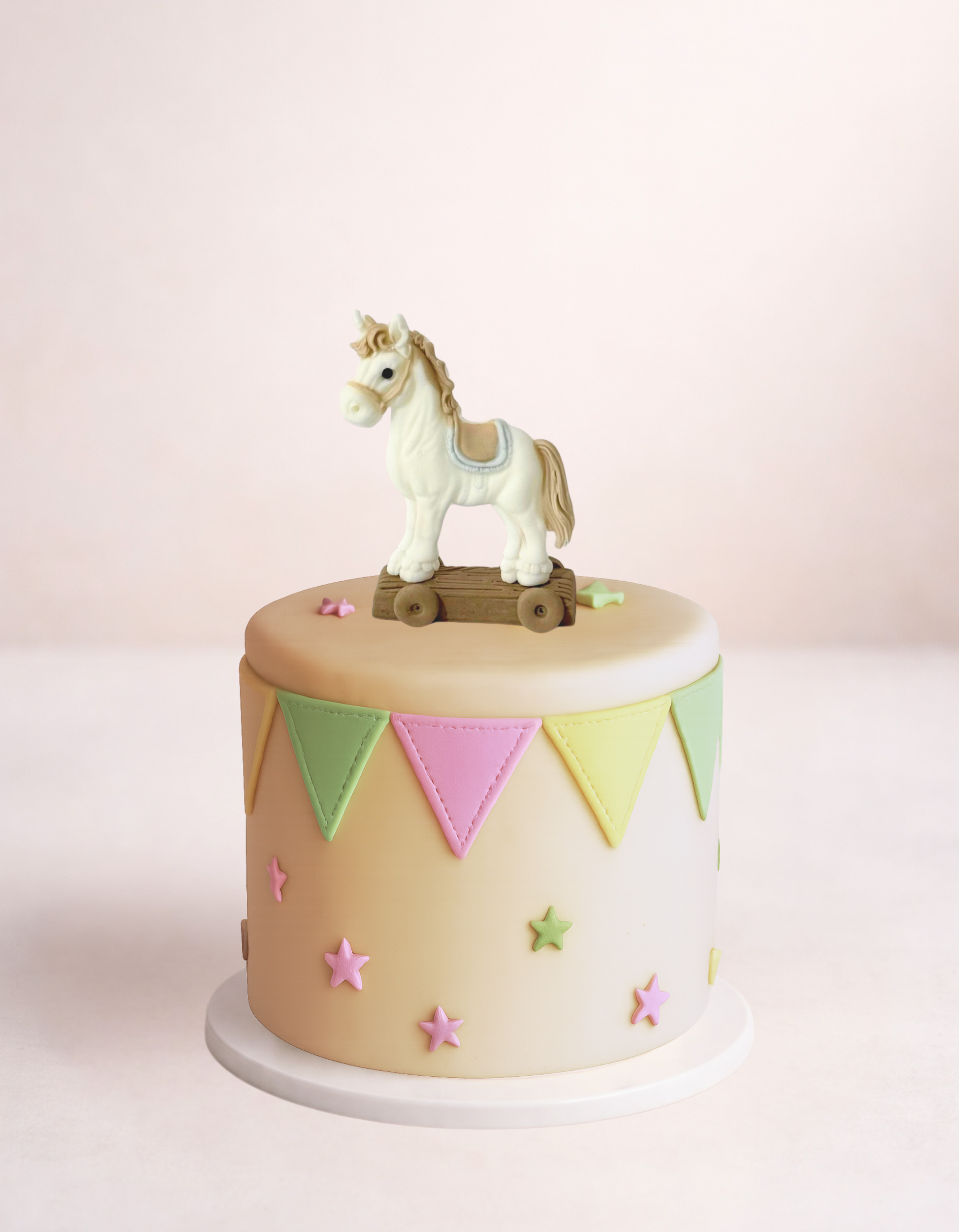 Figurina pentru tort din pasta de zahar in forma de calut