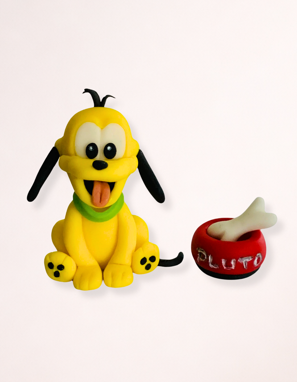 Figurină tort în formă de Cățelul Pluto, realizată manual din pastă de zahăr