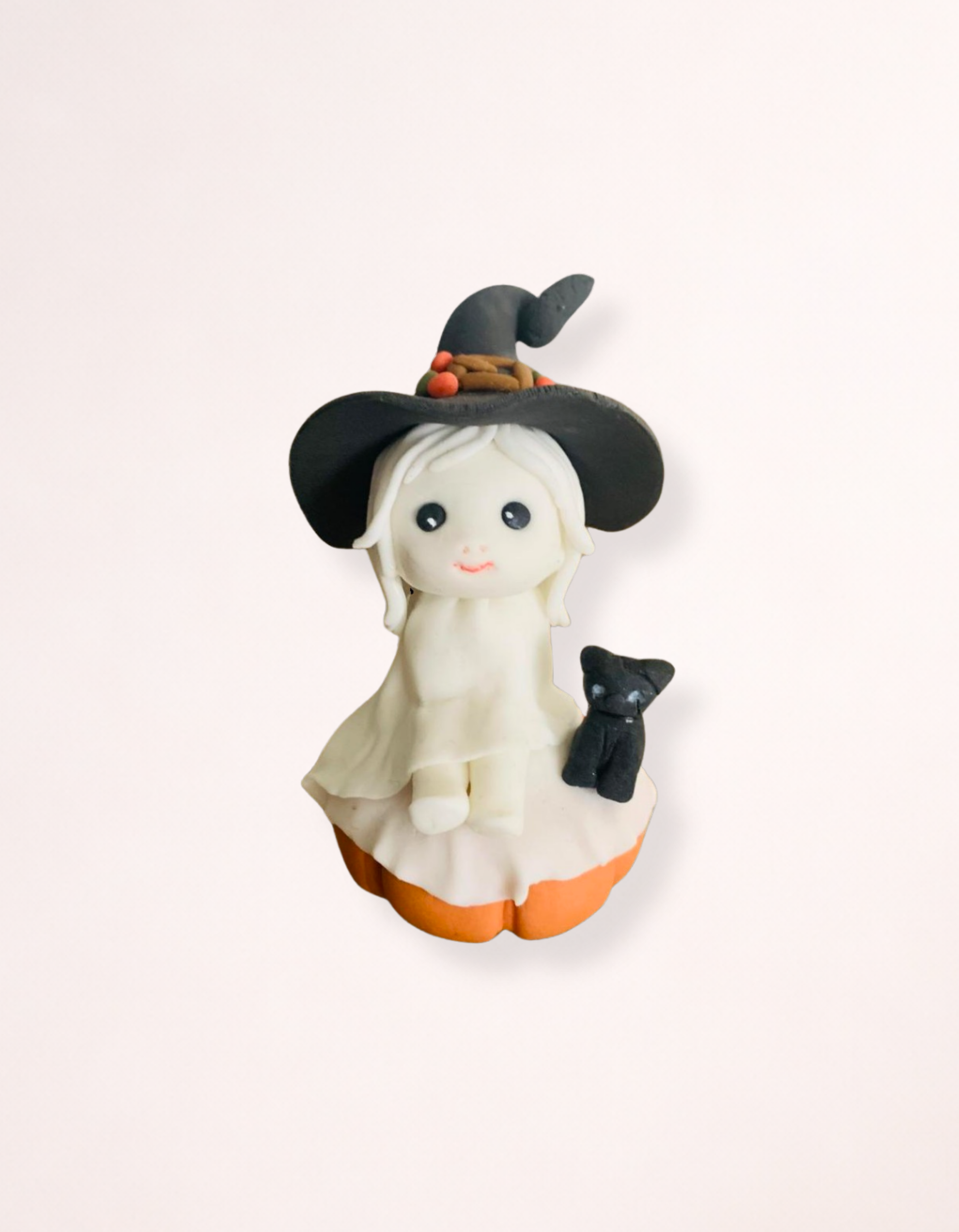 Figurină tort în formă de Baby Fantomă Halloween, realizată manual din pastă de zahăr