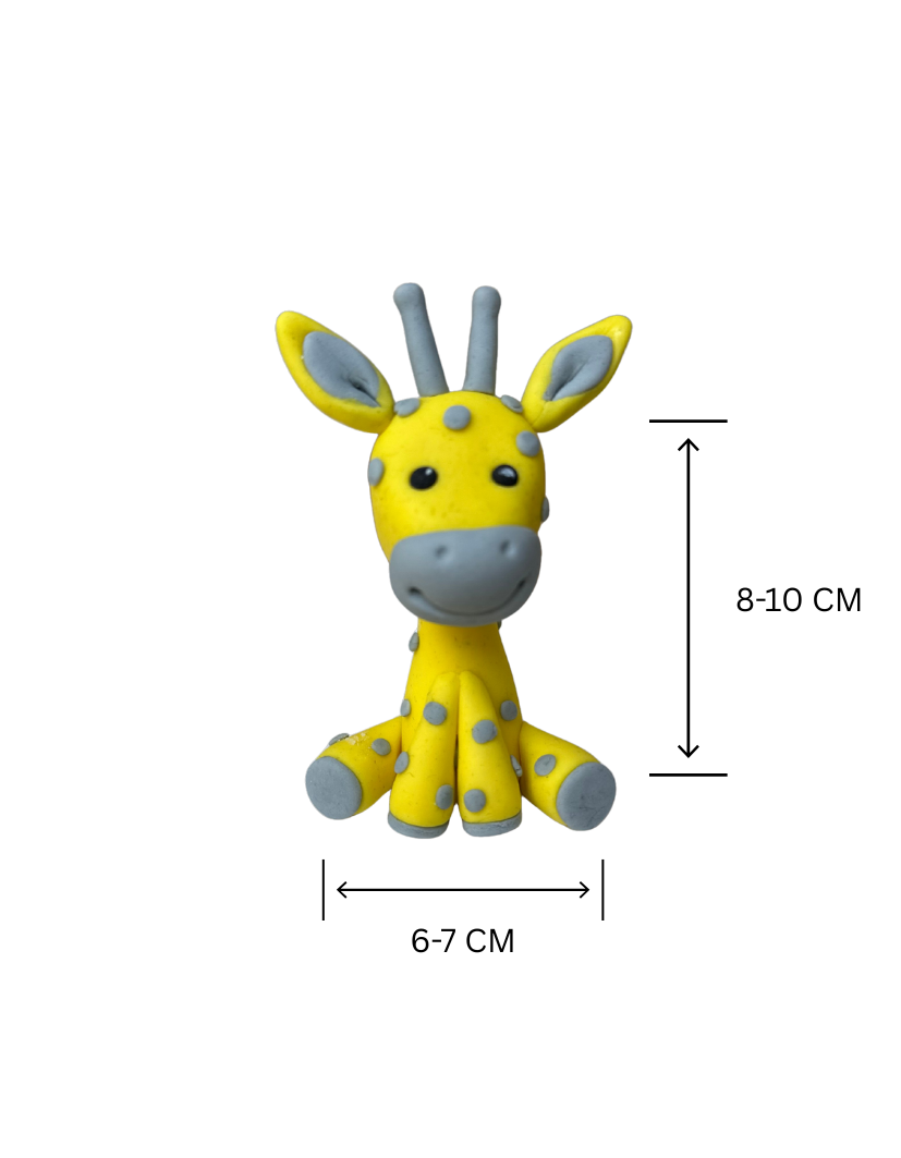 Figurină tort în formă de girafă, realizată manual din pastă de zahăr
