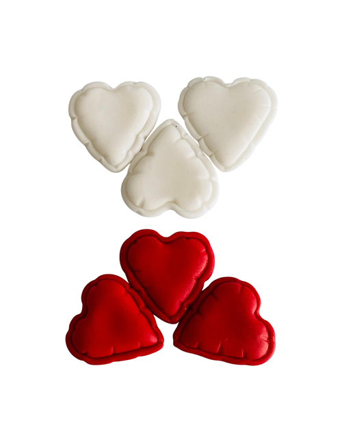 Figurine tort in forma de inimioare pentru Valentine's Day.