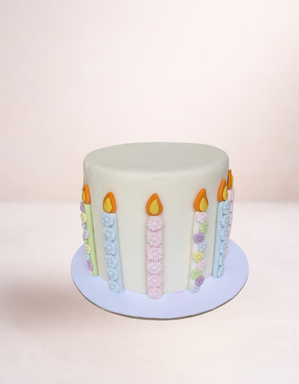 Set figurine tort din pasta de zahar in forma de lumanari pentru tort