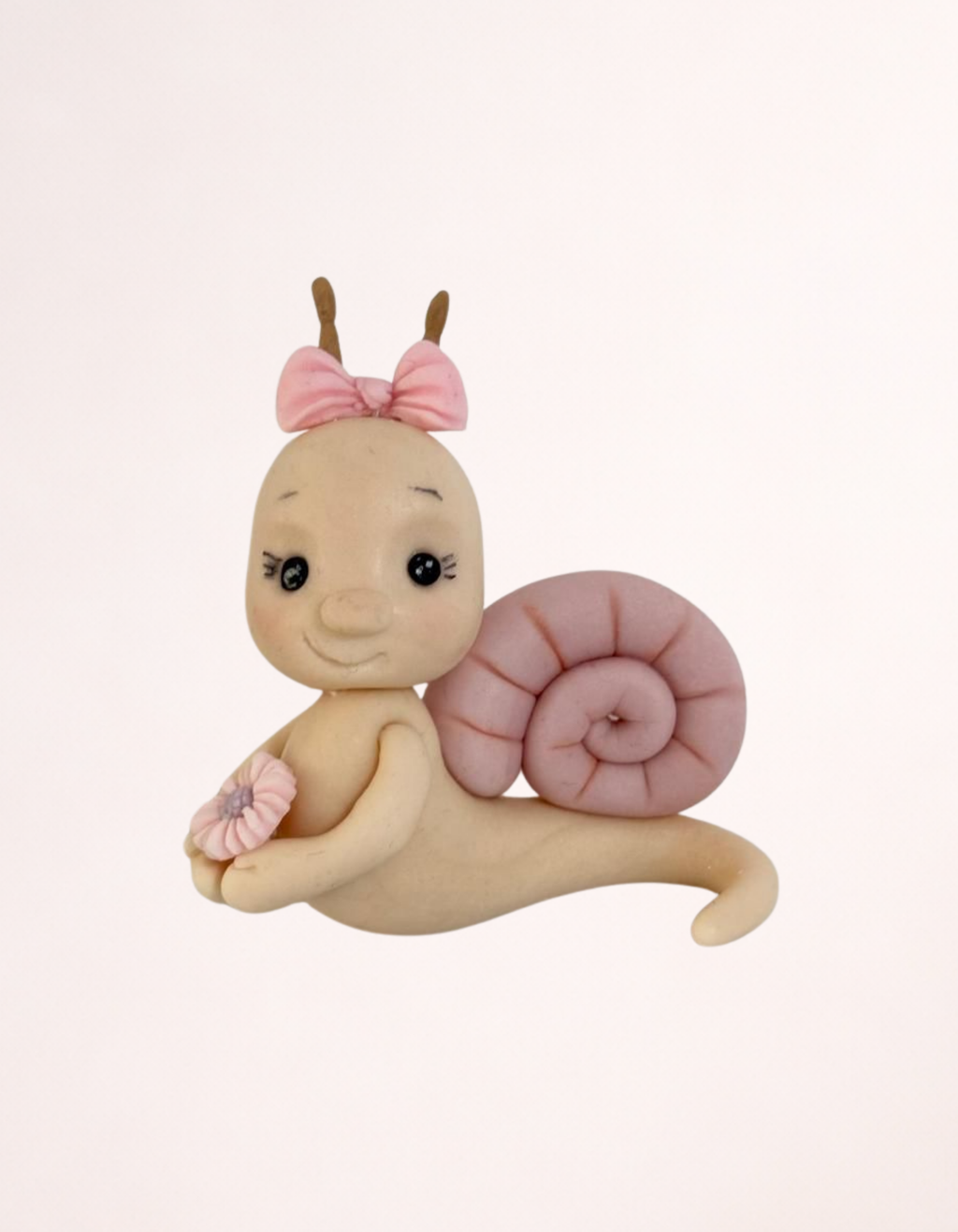 Figurina pentru tort din pasta de zahar in forma de melc