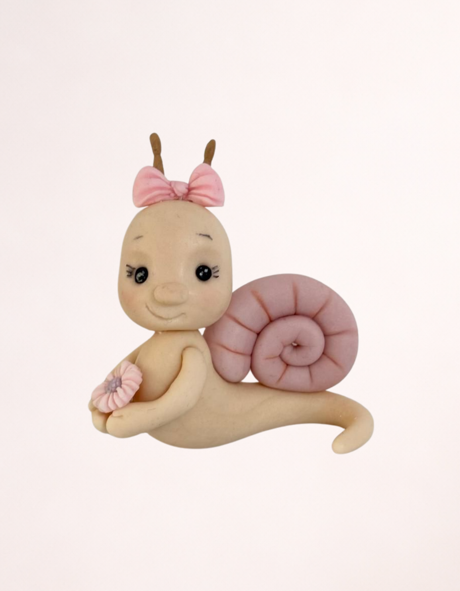 Figurina pentru tort din pasta de zahar in forma de melc