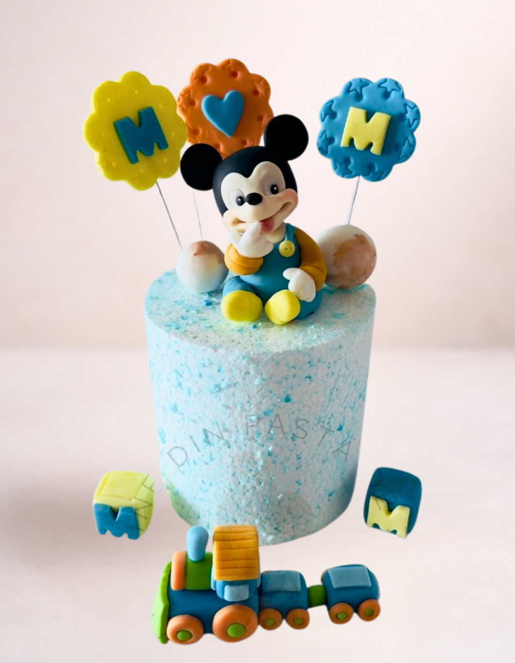 Figurina pentru tort din pasta de zahar in forma de Mickey Mouse