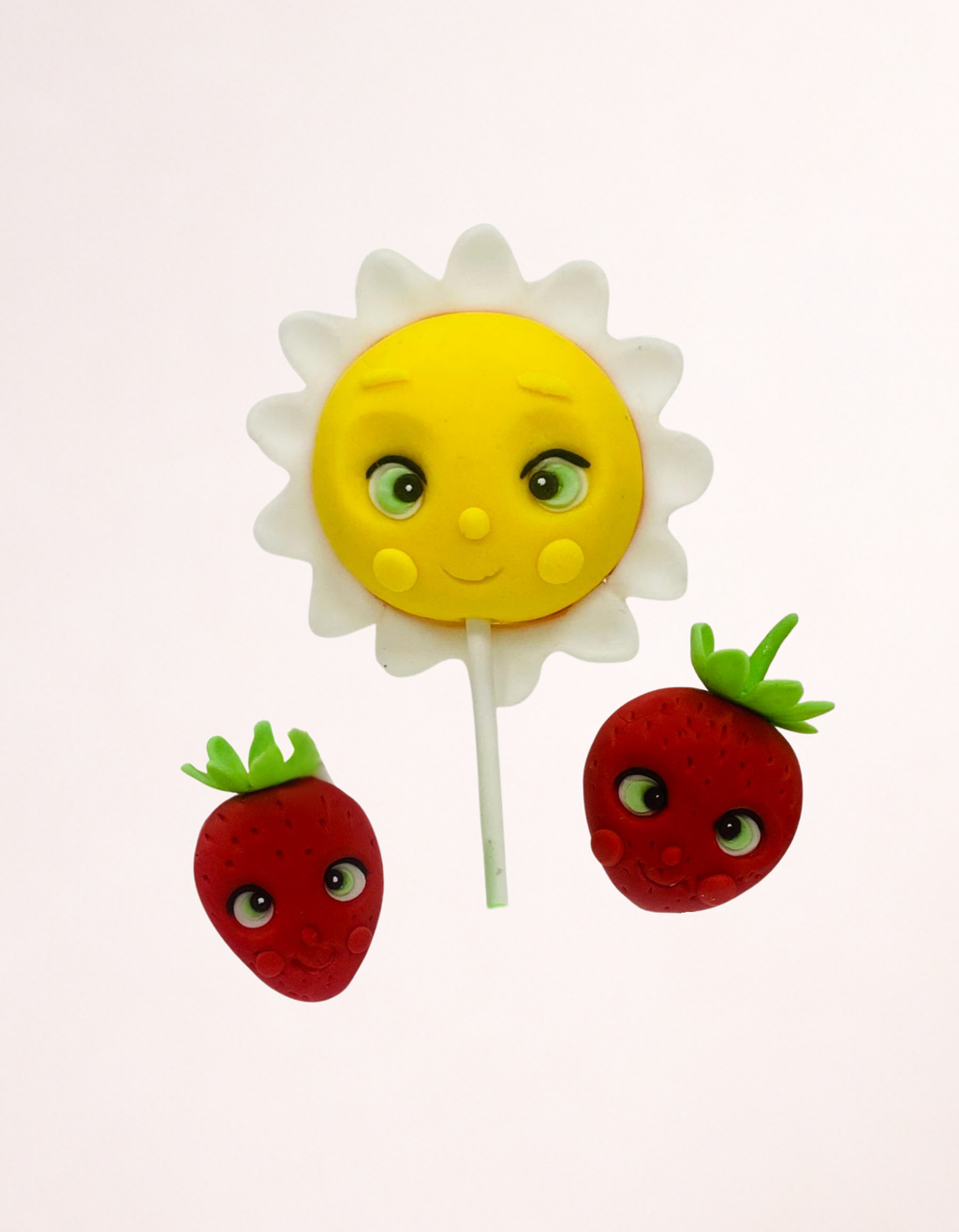 Figurina pentru tort din pasta de zahar in forma de soare si capsuni