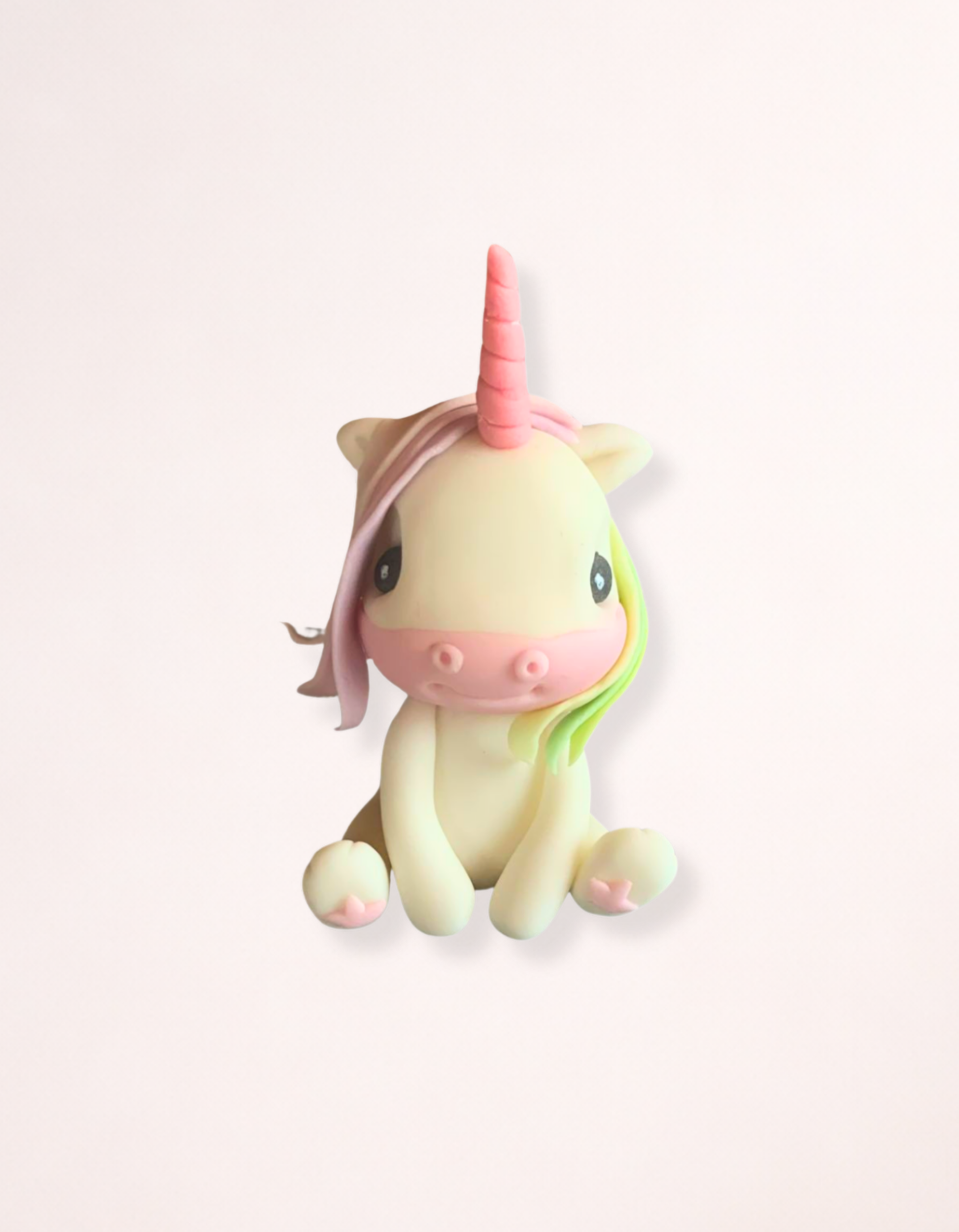 Figurină tort în formă de unicorn, realizată manual din pastă de zahăr