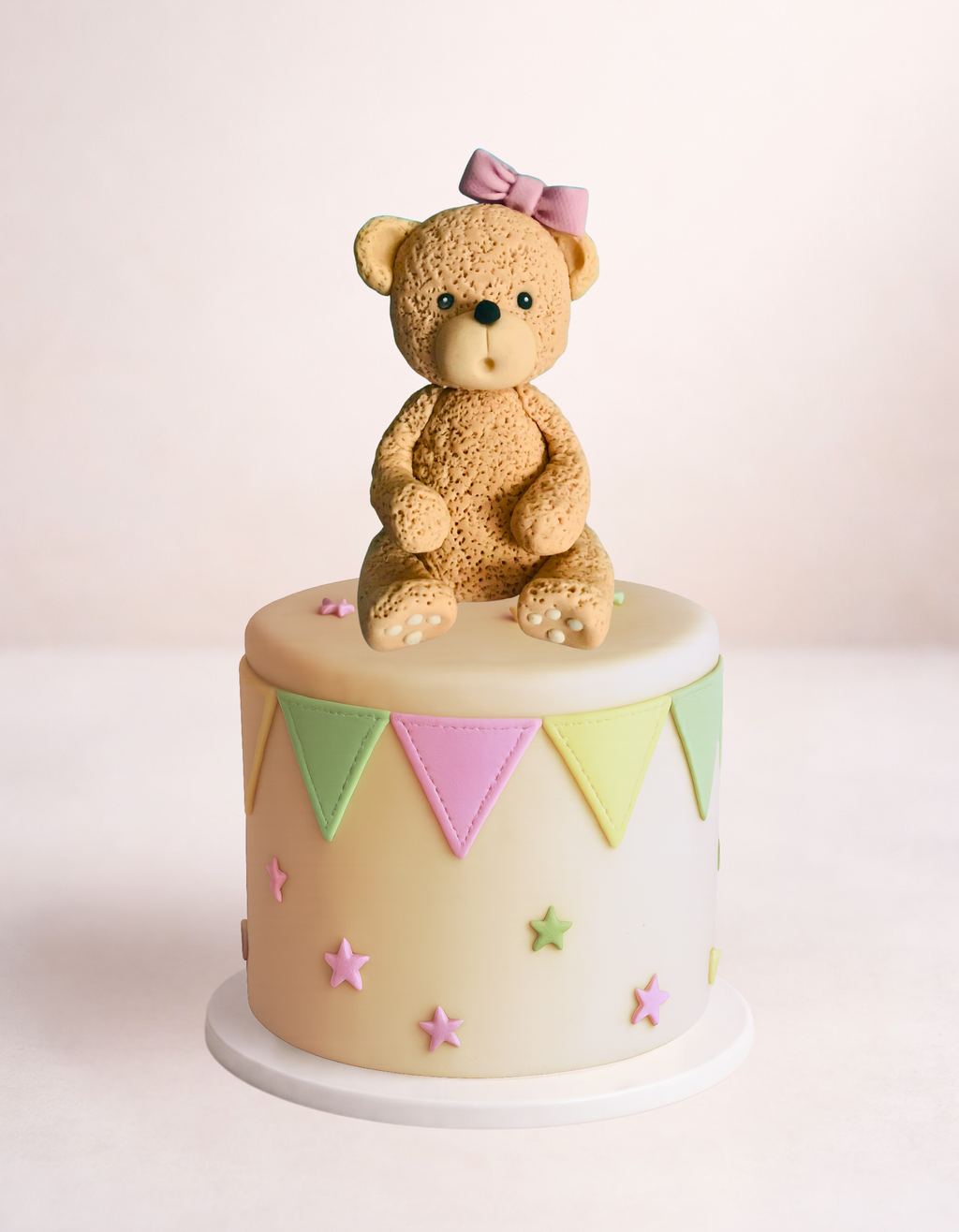 Figurină tort în formă de Ursuleț, realizată manual din pastă de zahăr