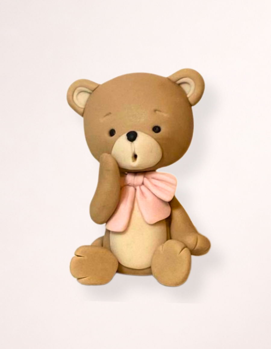 Figurina pentru tort din pasta de zahar in forma de ursulet