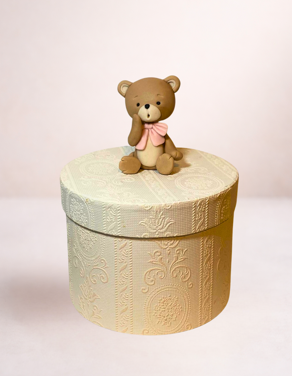 Figurina pentru tort din pasta de zahar in forma de ursulet