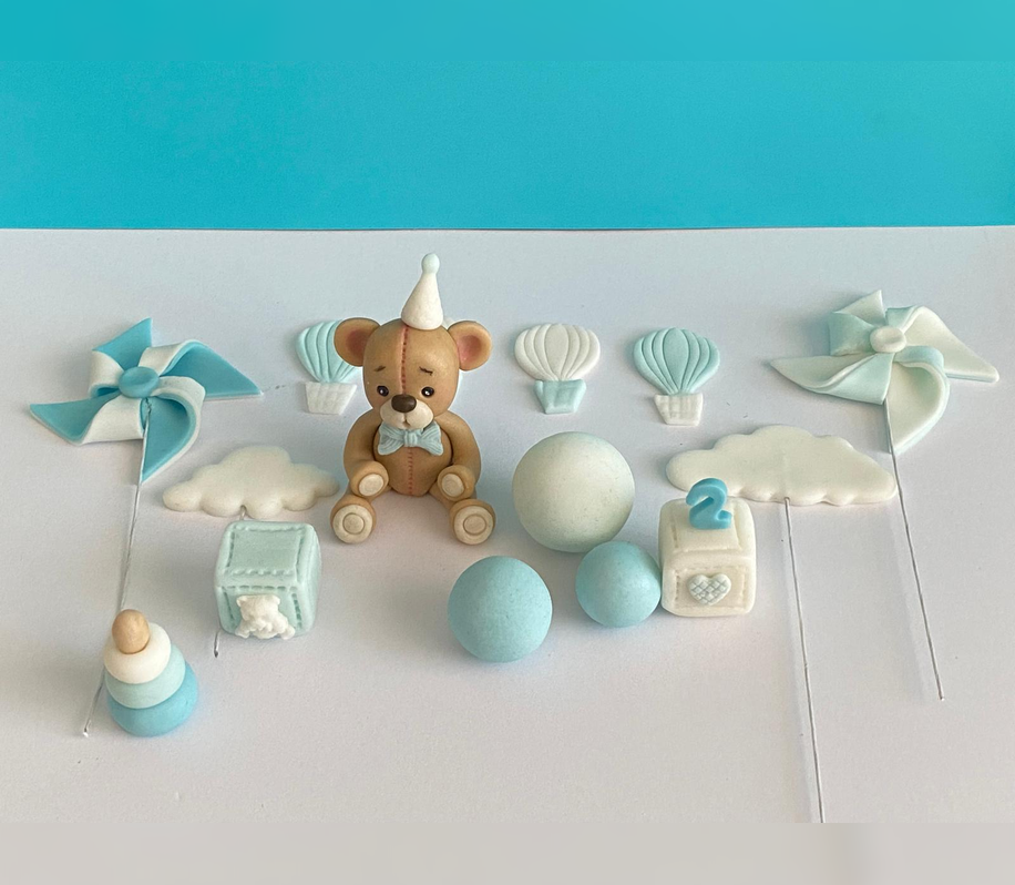 Set figurine pentru tort in forma de Ursulet baietel albastru