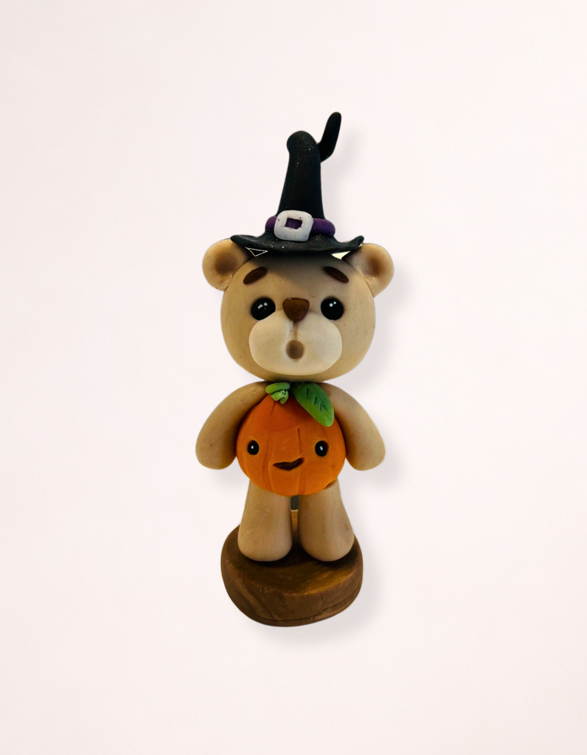 Figurină tort în formă de ursuleț Halloween, realizată manual din pastă de zahăr