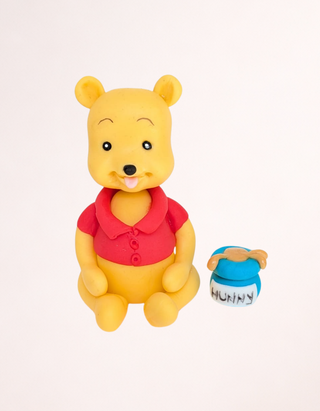 Figurina tort din pasta de zahar in forma de Ursuletul Winnie