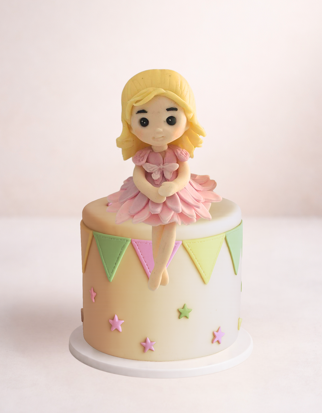 Figurina pentru tort din pasta de zahar in forma de Zana Florilor