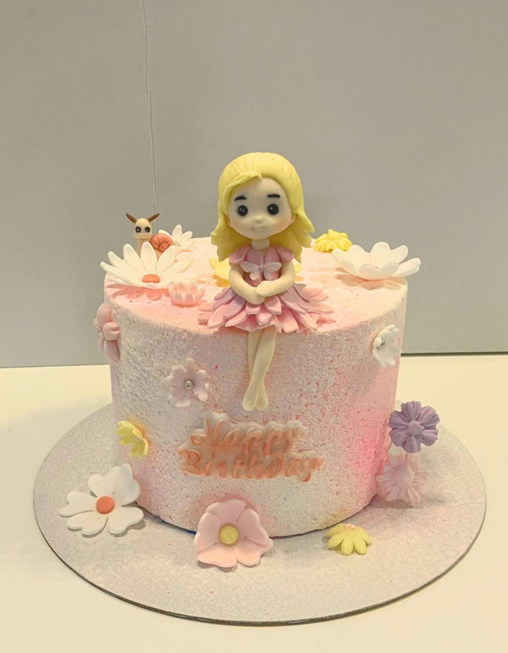 Figurina pentru tort din pasta de zahar in forma de Zana Florilor
