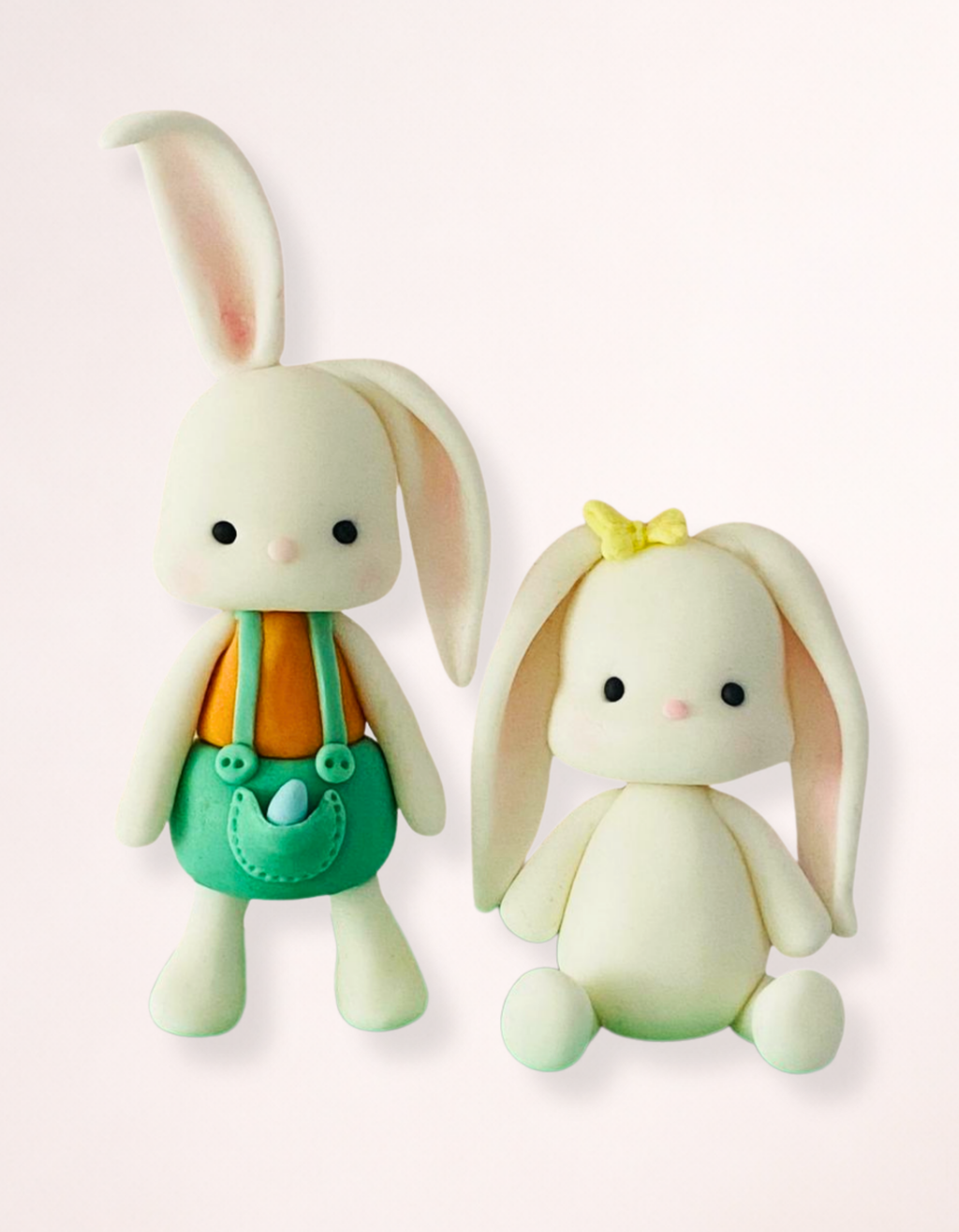 Set figurine pentru tort din pasta de zahar in forma de Iepurasi de Paste