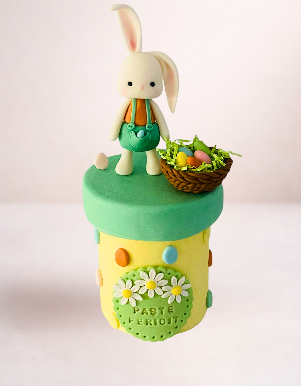 Set figurine pentru tort din pasta de zahar in forma de Iepuras de Paste