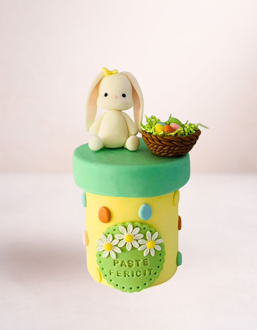 Set figurine pentru tort din pasta de zahar in forma de Iepuras de Paste